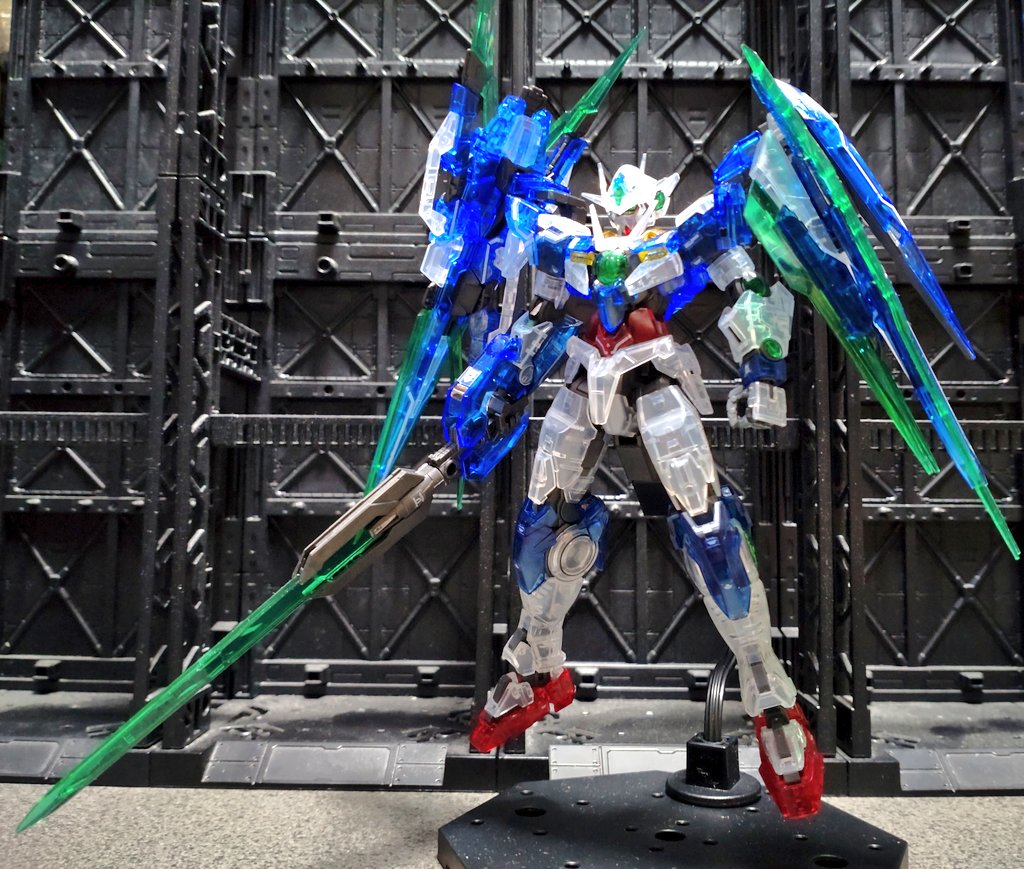 ガンダムベース限定RGダブルオークアンタフルセイバー(クリアカラー)が