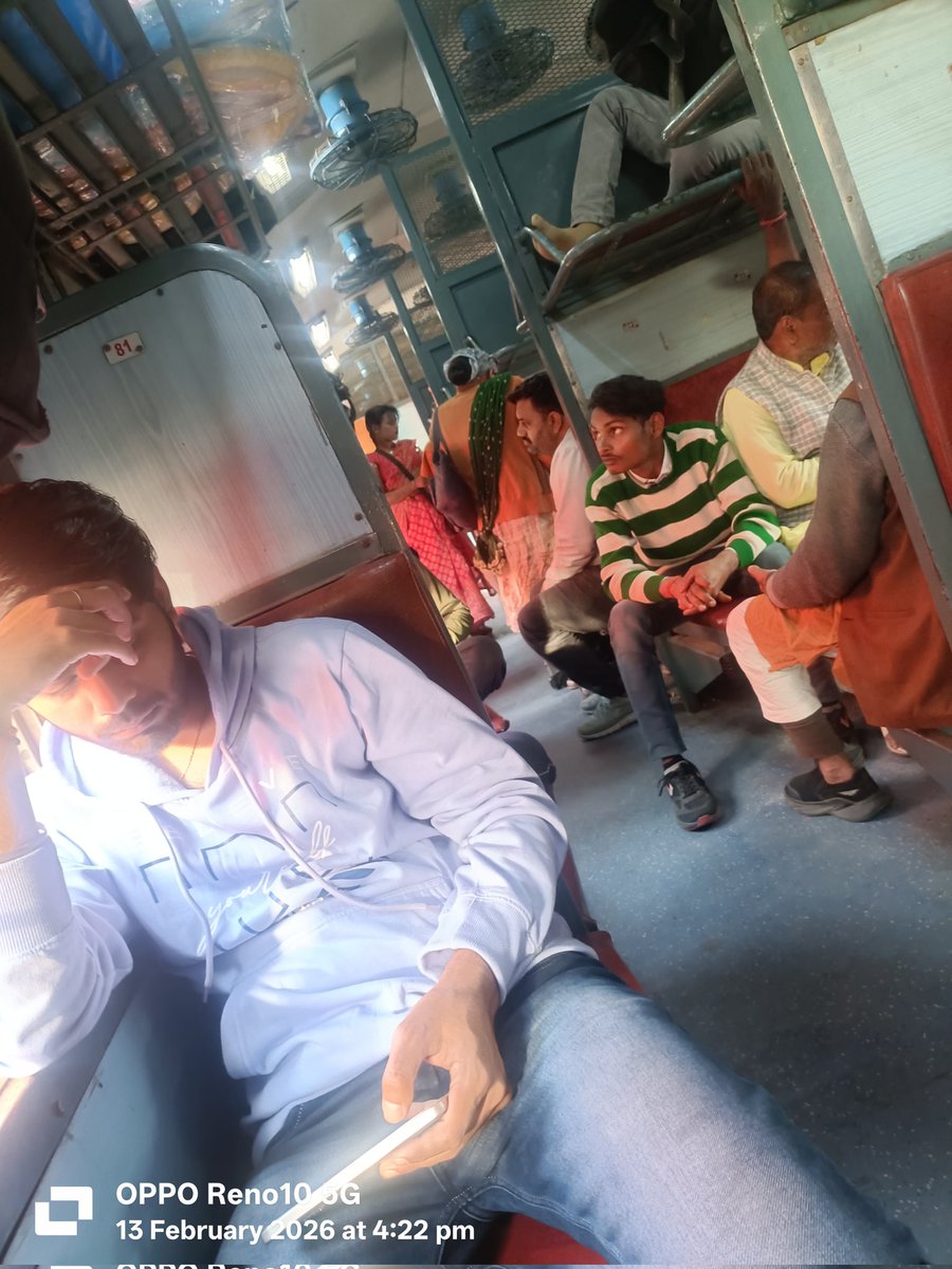 ट्रेन नंबर 04218 अभी चारबाग में खड़ी है, उसके बाद भी स्टेशन पर और ट्रेन के किन्नर का मांगने का सिलसिला जारी रहता है.
<a href="/RailwaySeva/">RailwaySeva</a> <a href="/AshwiniVaishnaw/">Ashwini Vaishnaw</a> <a href="/upgrphq/">GRP UTTAR PRADESH</a> <a href="/spgrplucknow/">SP GRP LUCKNOW</a>