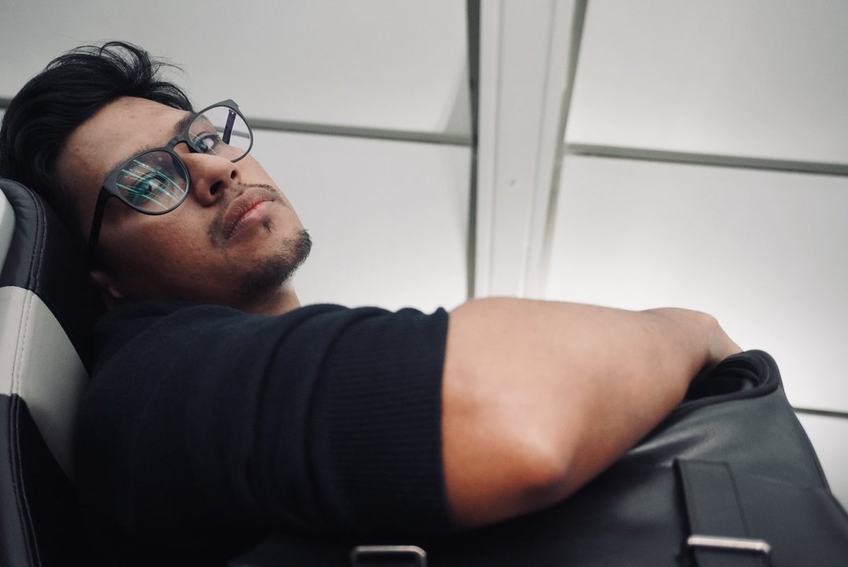 Ayang, jap gi abang sampai. Misalnya.