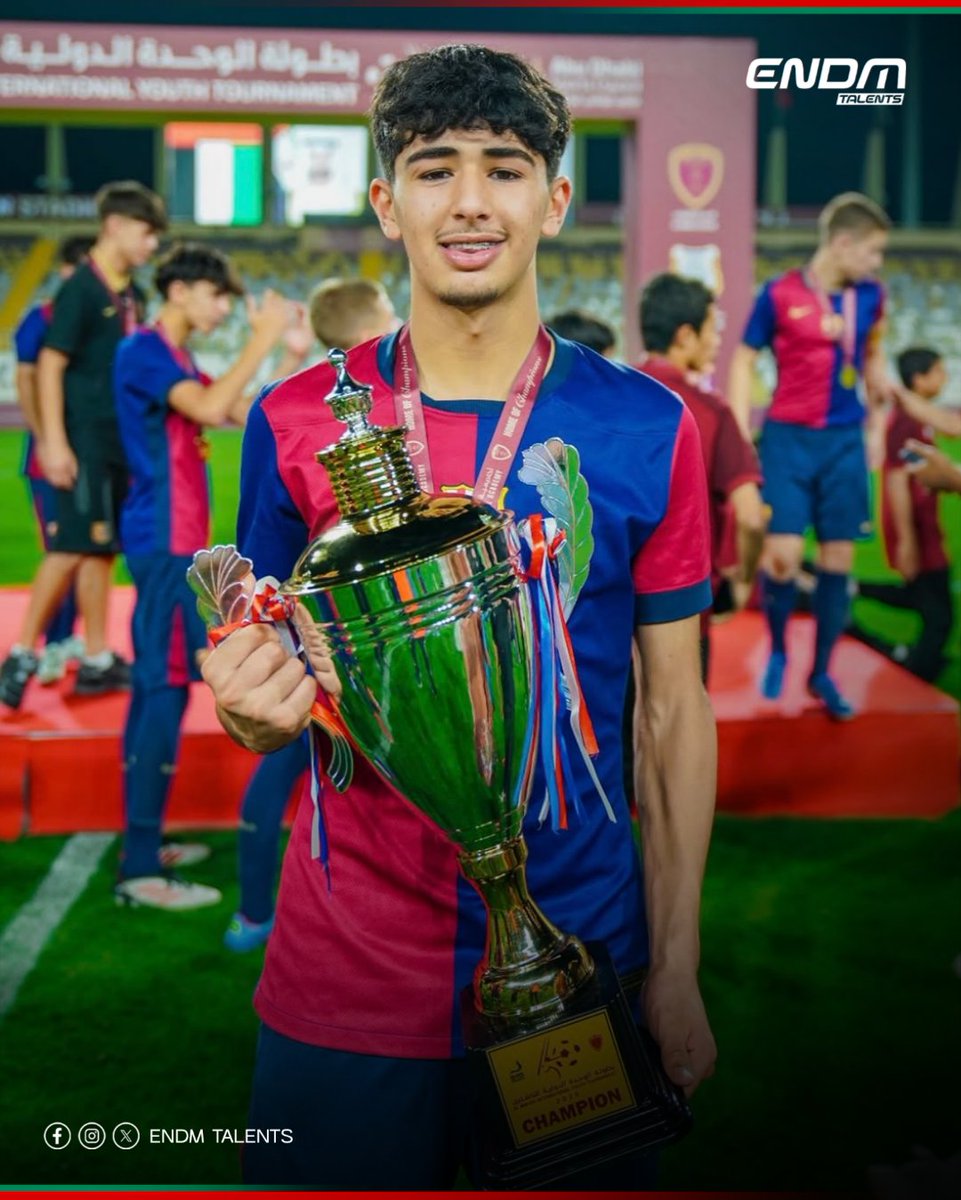 لمن يسأل عن ظهير برشلونة أحمد أبركان:

يعاني أحمد حاليًا من إصابة و بالتالي لن يتواجد لا مع المغرب لا مع إسبانيا.
ويُذكر أنه من مواليد سنة 2010، ما يتيح له تمثيل المنتخب المغربي لأقل من 17 سنة في كأس إفريقيا هذا العام و العام القادم.
#ENDM