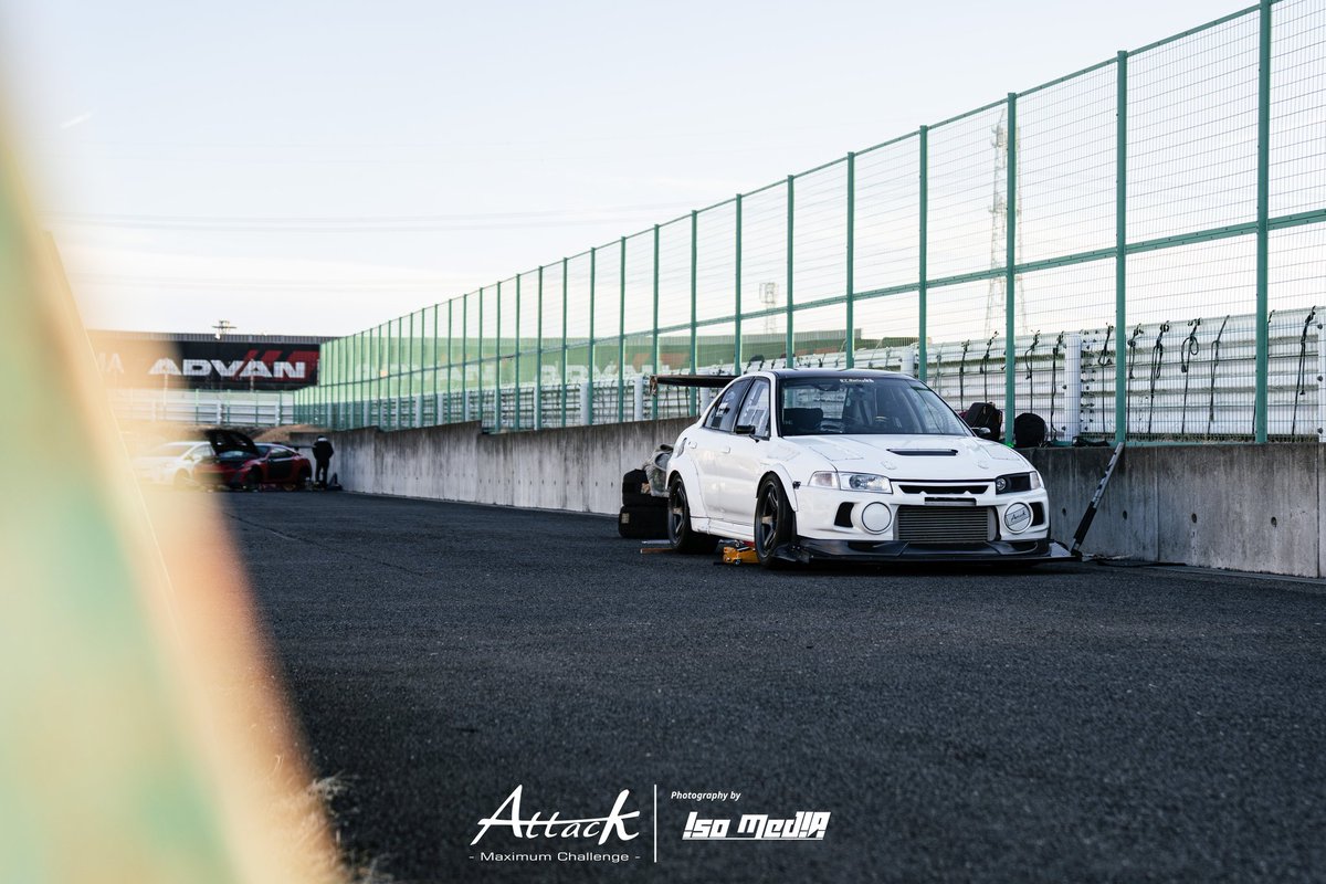 いそです tweet media