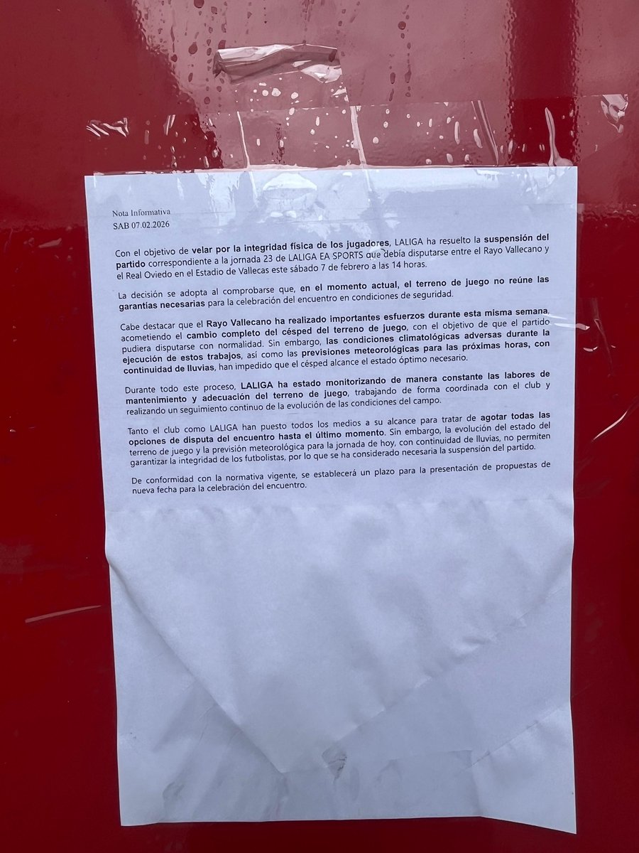 "Rayista, no retires tu entrada, dejemos vacío Butarque" 🖍️

✖️ Varias peñas y ultras se movilizan para dejar vacío el estadio donde se jugará el Rayo-Atlético

📄 Mientras tanto, una hoja en la puerta de Vallecas avisa de la suspensión del duelo ante el Oviedo

<a href="/josedpalacio/">José David Palacio</a>