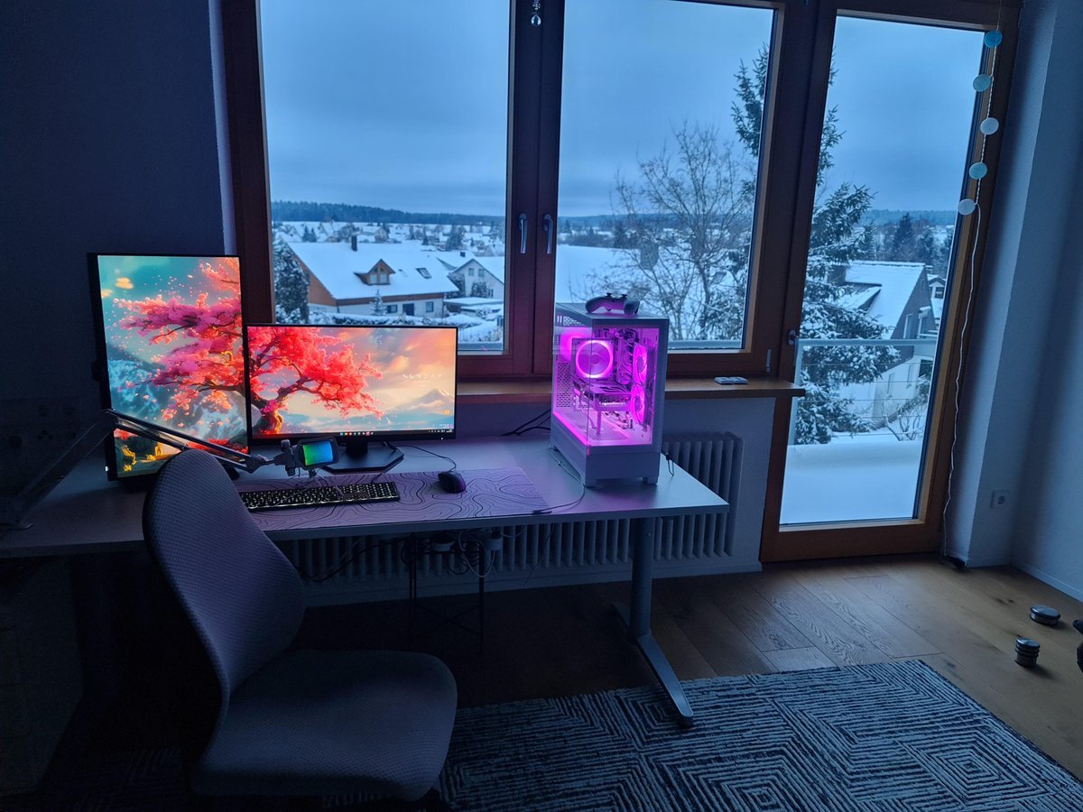 Cold setup #desksetup by Miez__ on reddit