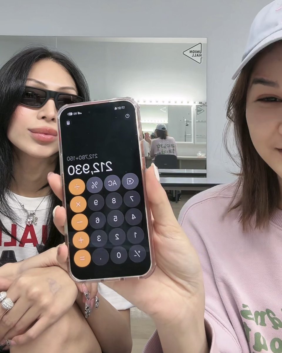 Liqueur_6741's tweet image. เอ็นดูน้องแพรว่ะ ทั้งตัวพี่ฟลุ๊ควันนี้สองแสนกว่าบาท แต่ยัยแพร 4,558 แล้วต้องหารค่าไฟนอลวอล์คกันคนละสี่หมื่น 5555555555555555555