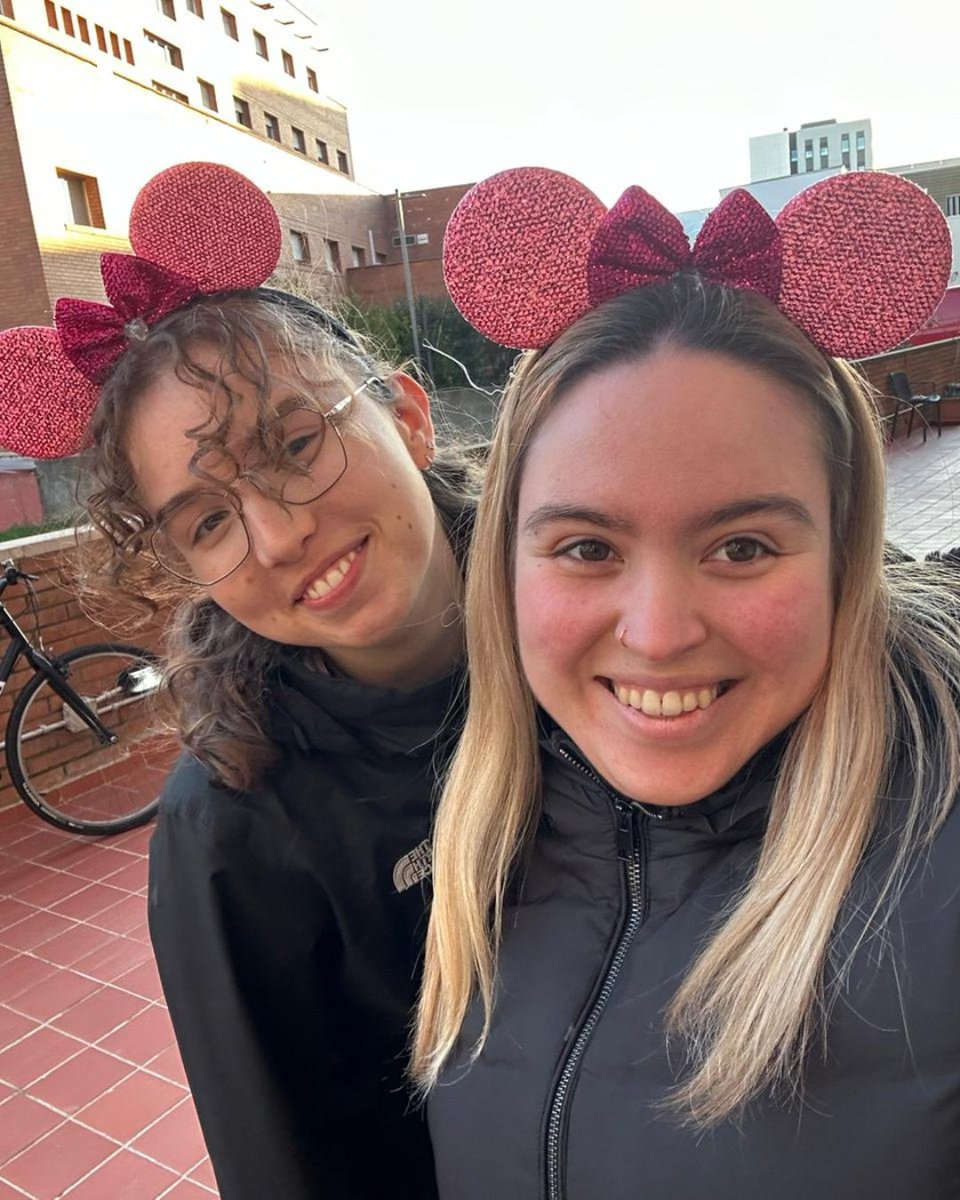 ruscgirona_llar's tweet image. Ahir ens vam posar aquestes orelletes amb un llacet… i que guapes que estem totes!! 🎀 🥰

#elrusc #llar #llarresidencia #llarresidenciagirona #vidacomunitaria #inserció #inclusió #ruscgirona