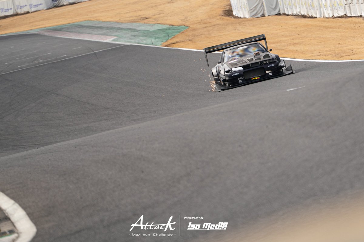 いそです tweet media