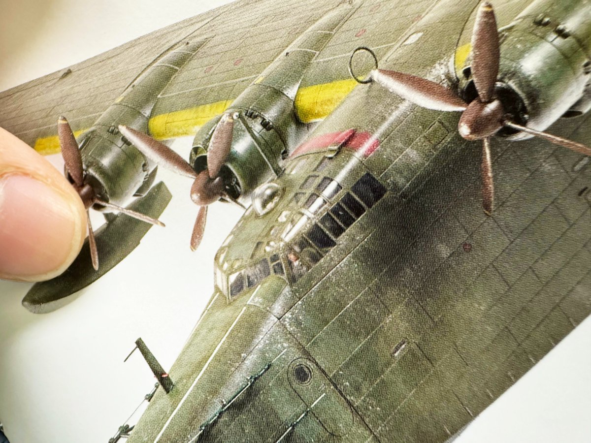 『隔月刊 #スケールアヴィエーション 』2026年3月号 本日発売‼️ 

表紙を飾る桜井淳也さんのハセガワ 1/72 川西 H8K2 二式大型飛行艇 一二型から、清水 圭さんによる味わい深い筆塗り作品まで。
「二式大艇」を徹底的に楽しむ一冊となっています！

ご購入はこちらから🛒
amzn.asia/d/041UjG8B