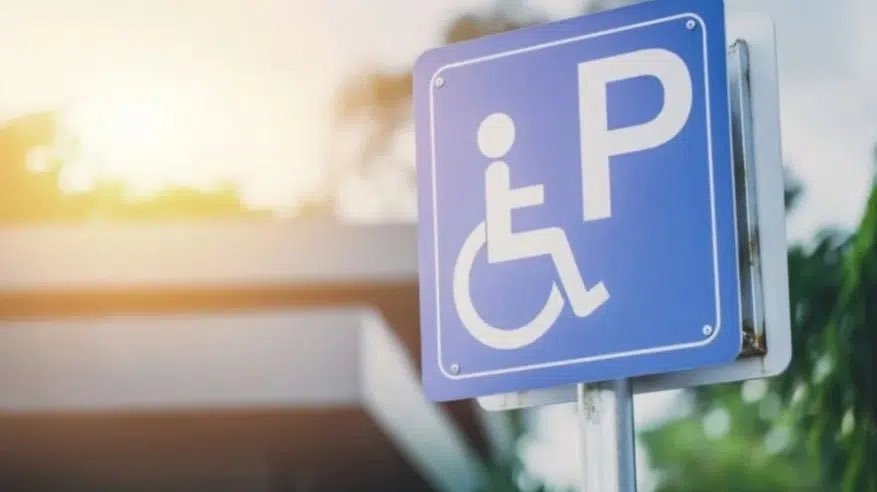 1811 مخالفة وقوف بمواقف ذوي الإعاقة خلال حملة ميدانية للمرور 