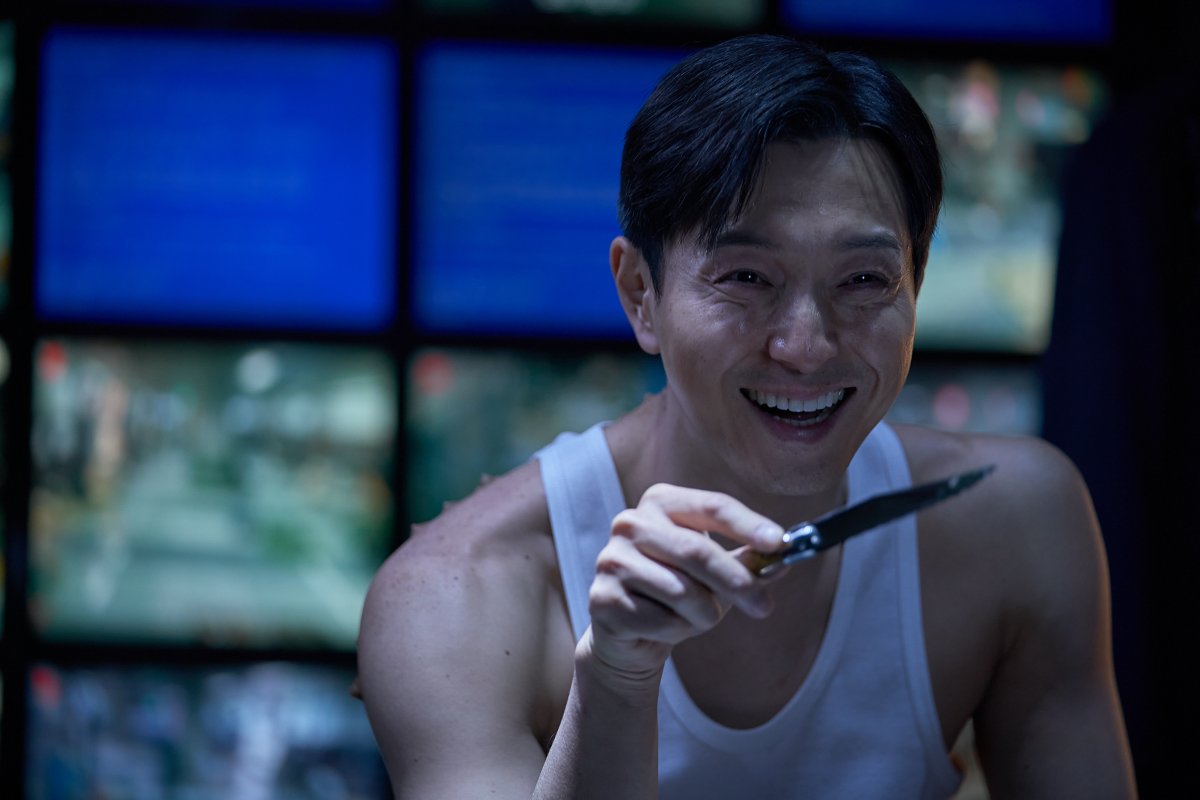 ◈━━━サブキャラクター紹介━━━◈
　クムホ駅を支配する国会議員
　#チョン・ソンイル as チョン・イノ
◈━━━━━━━━━━━━━━━━◈

穏やかな顔とリーダーシップの裏に恐ろしい本性を隠している。
クムホ駅で自分に従う住民たちを利用して、
ドクシャとその仲間たちを追い詰めていく。