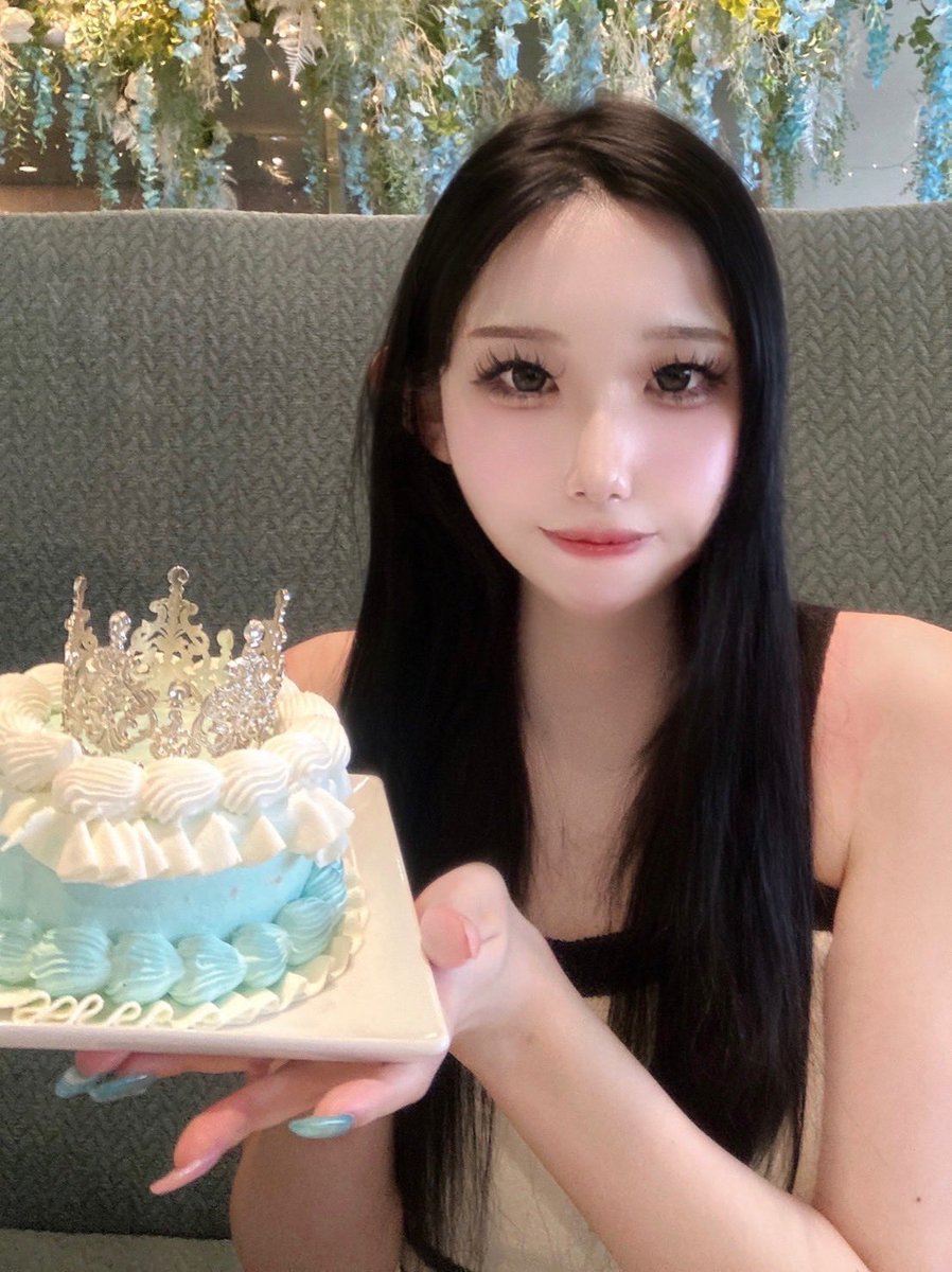 nabi_elegy's tweet photo. 初めまして😊✨
1月からエレジーいてますなびです🦋
やっとXできたあああああうおおおおおお！まだまだ入ったばっかやけど仲良くしてね♡お酒大好きなのでたくさん楽しめたらいいなあ🤭Xもご贔屓に〜笑笑今は髪染めたので明るめです https://t.co/Jv7svT2ll3