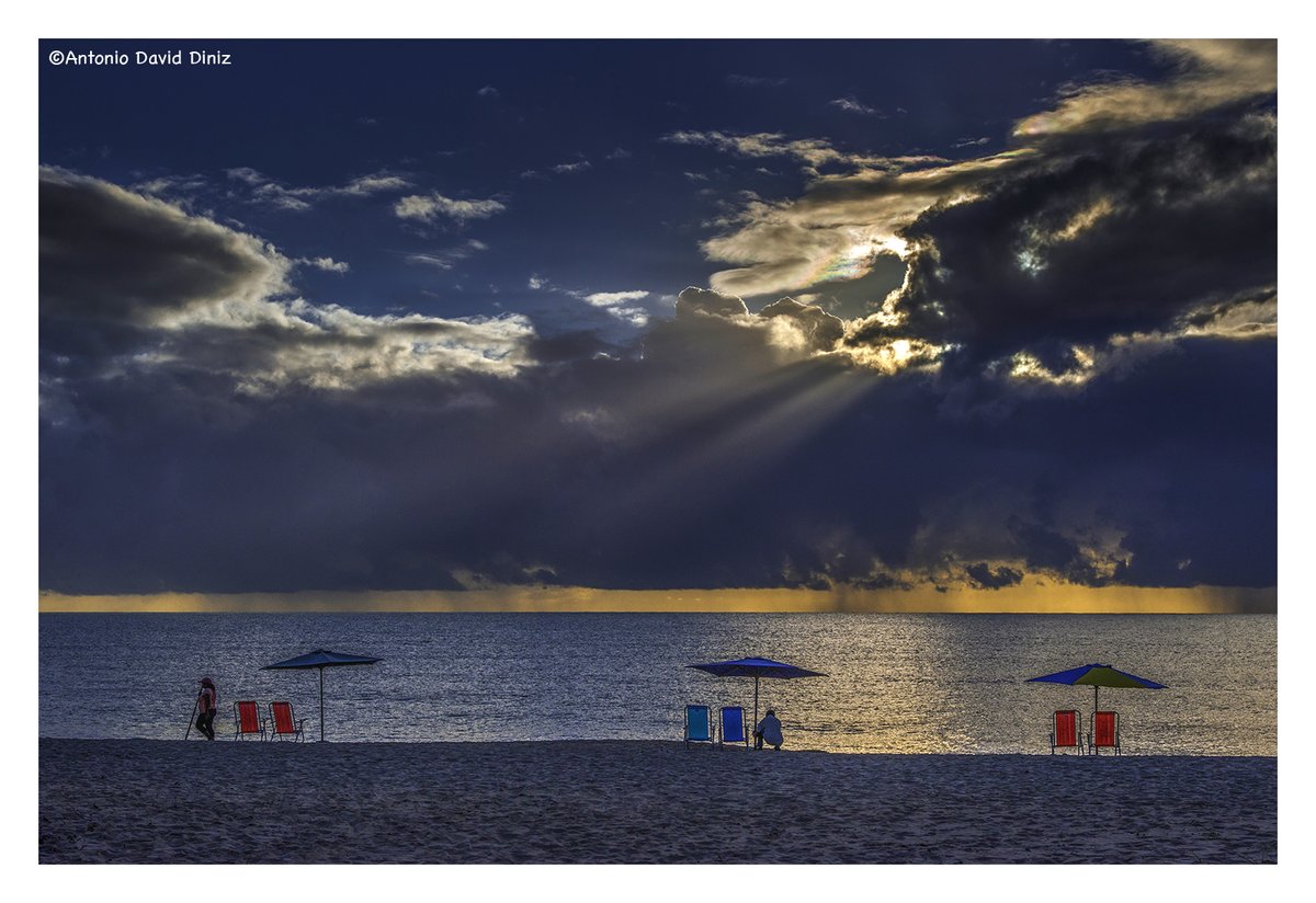 antoniodavidjp's tweet photo. Sexta-feira com poesia visual. Esta imagem compõe as páginas meu livro O ser e o Mar, onde o olhar se transforma em narrativa. 
#fineartphotography #natureza https://t.co/2uDgswgNY3