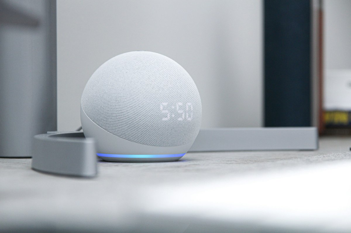 acrossaiUK's tweet image. Are AI Voice Assitants Better at Spying or Listening in The UK? acrossai.co.uk/are-ai-voice-a… #AI #CyberSecurityAwareness #alexa #siri #uk