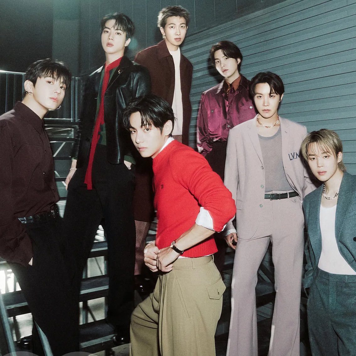 dreamjeons's tweet image. the tannies about their spotify wrapped ages 😭

jungkook: “i’m 24”
hobi: “20”
yoongi: “i’m 77”
taehyung: “i’m 88”
jimin: “89, grandfather!”