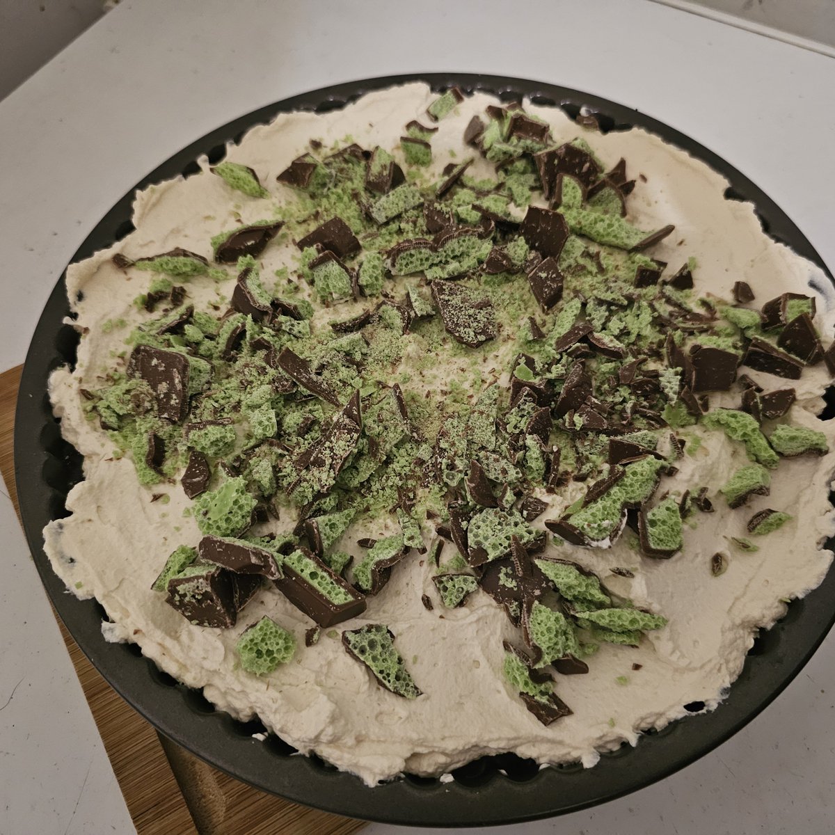 LinaSoulsMoon's tweet photo. I forgot to put this up yesterday but this is the final look of the Chocolate Mint Bavarian cake! It did taste good but we both agreed. Next year not to bake the base as the recipe called to bake the biscuit base. And we found it to be too hard. But it turned out great still! https://t.co/EjNUFqJDAC