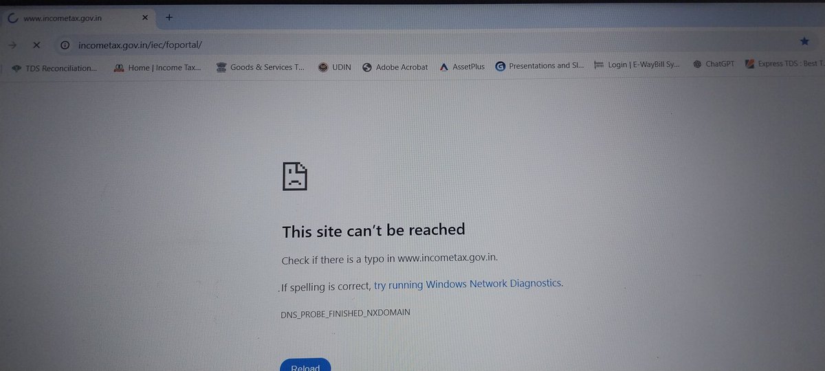 Saaurabh4u's tweet photo. Income Tax Website not working. 
Shayad IT ne Kal kuch zyada logo k refund process kar diye.. 

Thakan k mare portal sick leave pe chala gaya 😆 
#incometax #itrefund #ITR #incometaxindia #personalfinance #ITportal https://t.co/bpHxQrLcsz