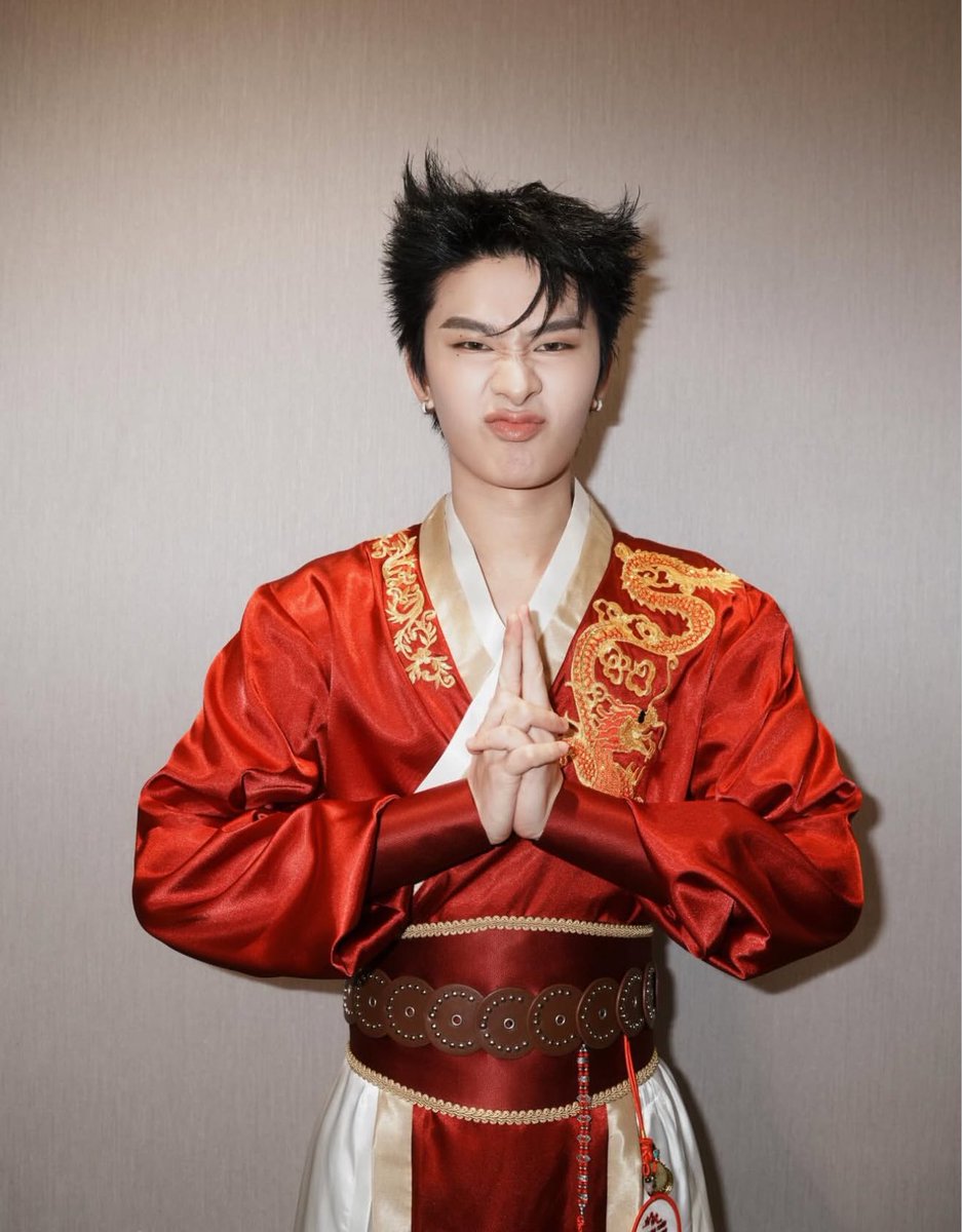 ซินเจียยู่อี่ ซินนี้ฮวดไช้ 😍🧧
ลุคเมื่อวานนี้ให้เลย 100/10  หล่อมากครับน้องภีมพี่ไทย 

#PEEMWASU 
#THAIchayanon 
#BUSCNYatICONSIAM 
#ICONSIAMCNY2026