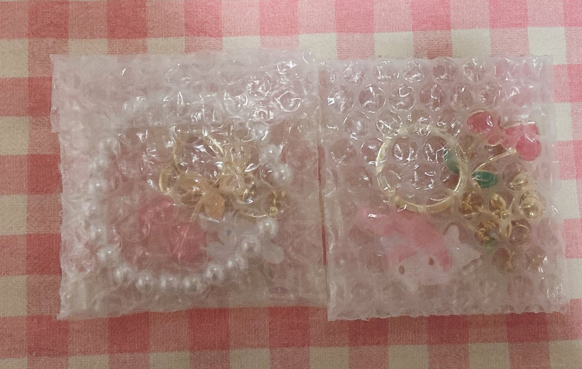 サンリオ　フルーツチャーム　交換

譲→マイメロ　シナモン

求→クロミ

郵送交換希望です
お気軽にお声がけください