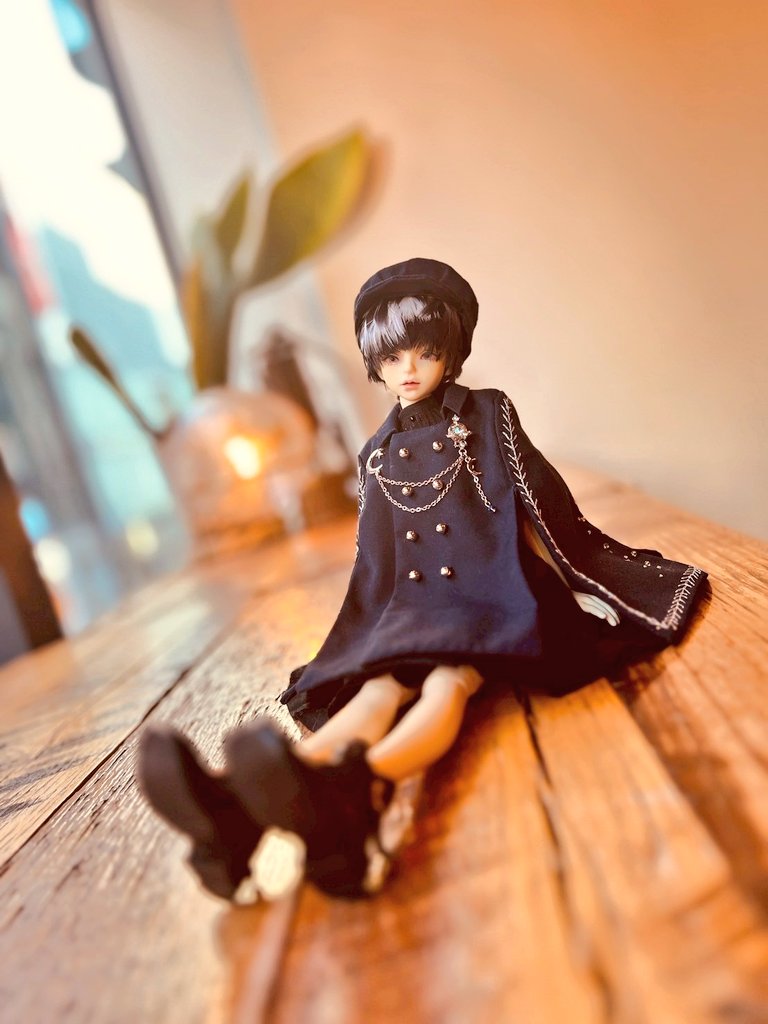 OIZO44IZZZ's tweet photo. アイドールで一目惚れしてた日下さん(@midori_satsuki)のお洋服、再販でお迎えしてきました！めちゃくちゃ可愛い！すっごく可愛い！！刺繍もとても繊細で素敵で背中と帽子の夜空も天才すぎてずっと見ていられる…🌠🌠
お洋服だけじゃなくてお人形も手作りされていて、儚い美少年に目が癒やされました🥰 https://t.co/e9G4rpA1Xm