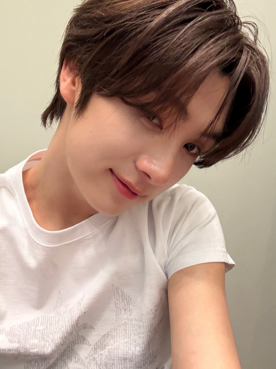 i threw on a white tee and called it a day, hair behaving for once and i’m lowkey proud. just me, a quick mirror check, and a tiny smile before i head out.