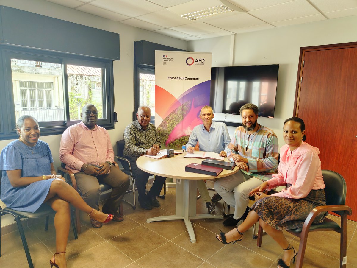 outremers360's tweet image. #Martinique : Le programme de #reconstruction des casernes de sapeurs-pompiers porté par le #SIS et l'@AFD_France  se précise dans une démarche de #développementdurable

➡️ outremers360.com/bassin-atlanti…

➡️ Le programme de reconstruction et de modernisation des casernes de