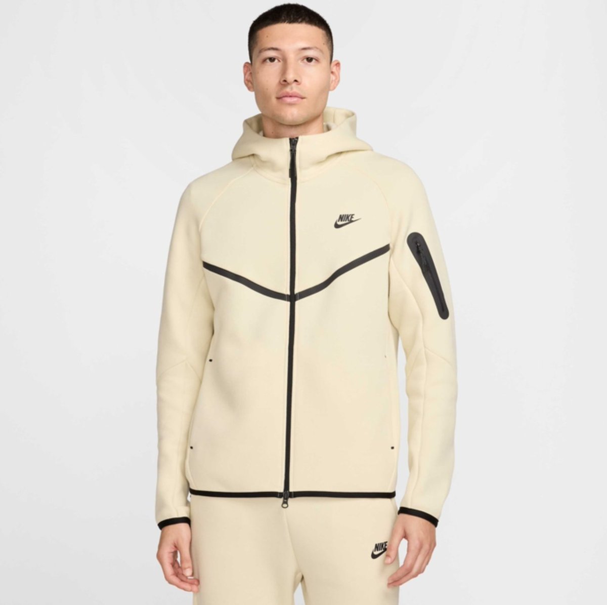 SNKR_TWITR tweet media