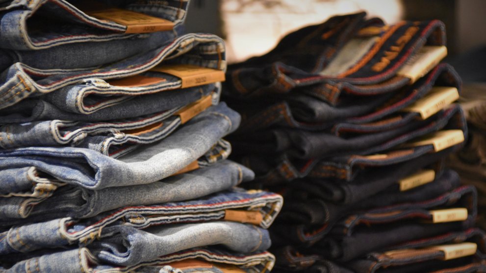 ♻️ A Comisión Europea prohibirá ás empresas,  a partir de 2026, destruír a roupa e o calzado que non vende.

🌍 O obxectivo é reducir residuos, emisións e avanzar cara a unha economía máis circular en toda a UE.

🔗 i.gal/8D2ts.
