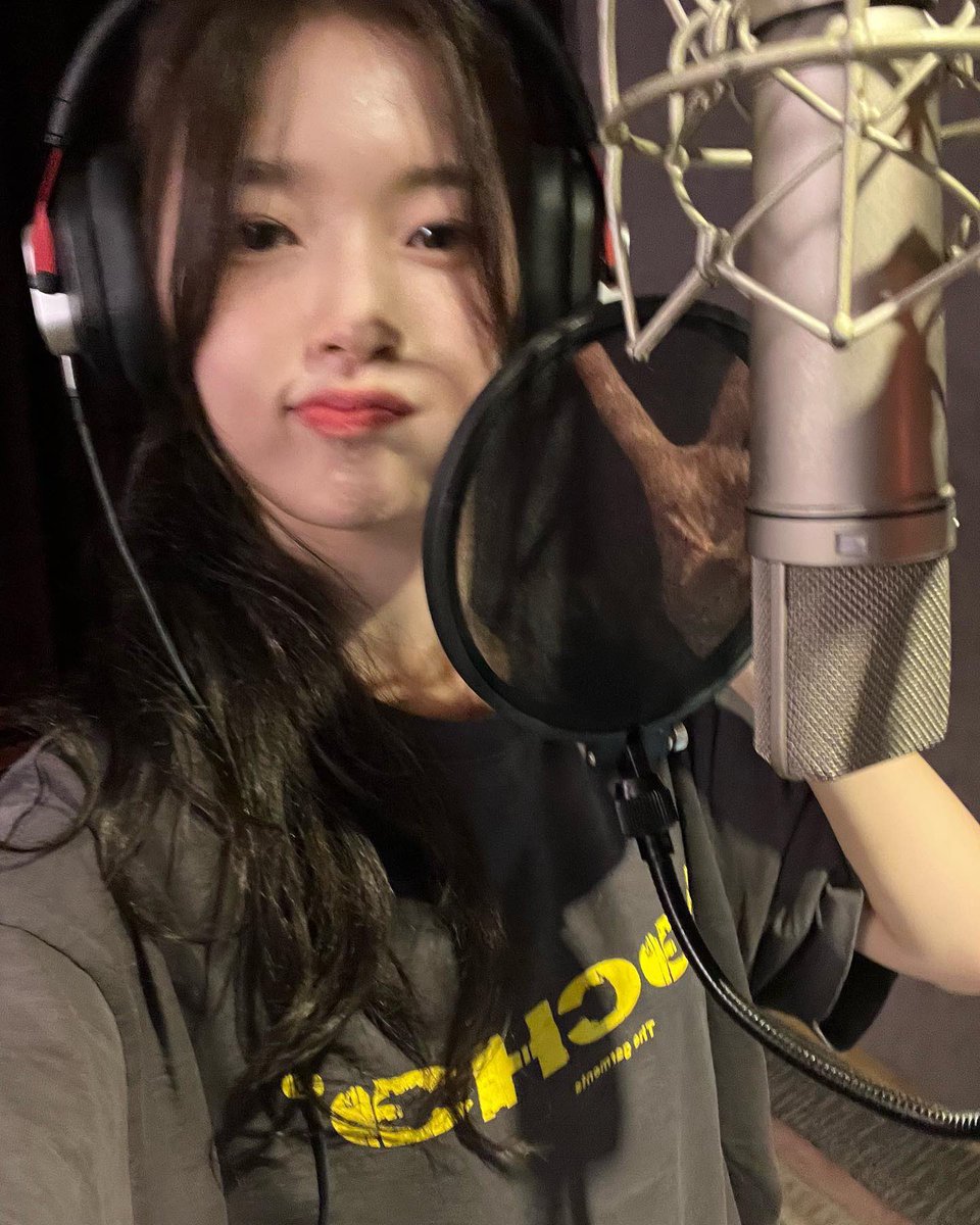 yeogidaarina's tweet photo. 오라 달콤한 녹음실셀카 https://t.co/d13LGUPo7k