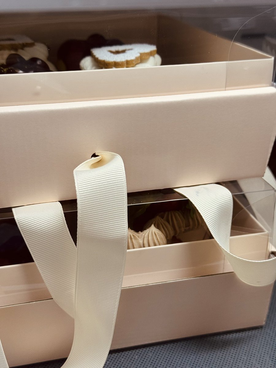 sonnzero's tweet image. 두 세트 픽업해서 토일월화 하루에 하나씩 먹을 계획 😎 happy valentine day!