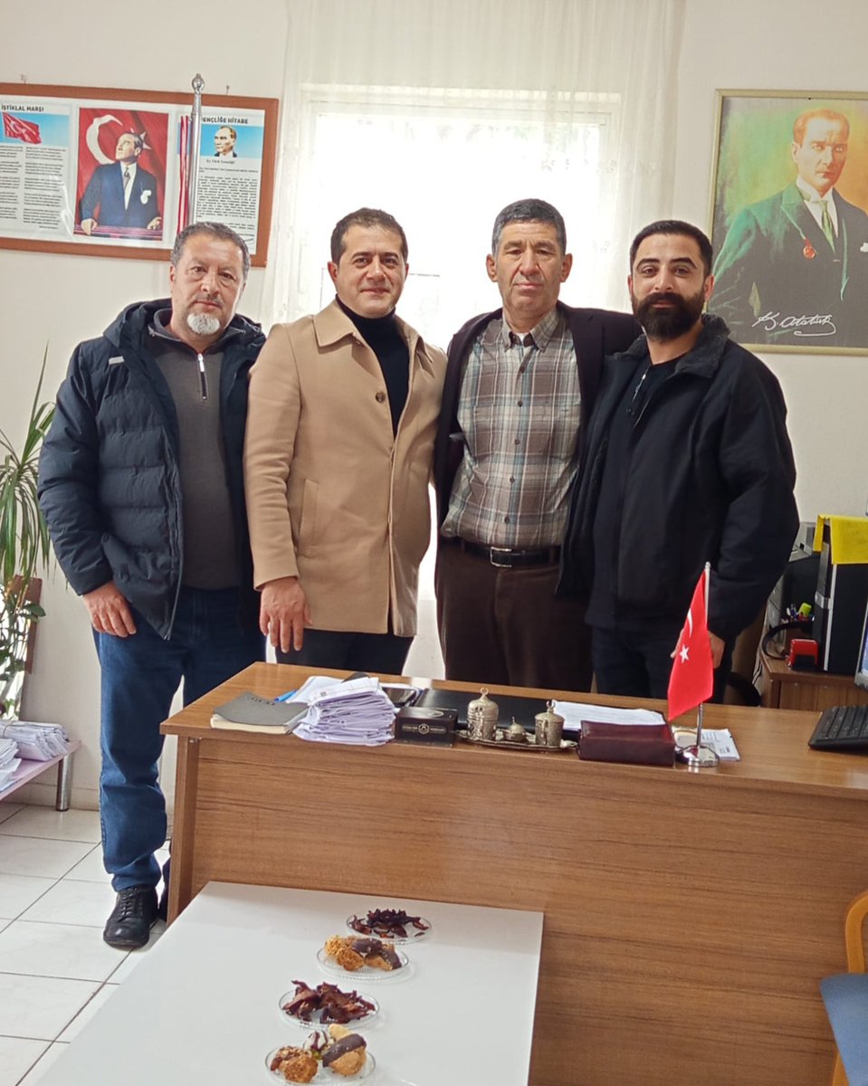 Demokrat Parti Toroslar İlçe Yönetimimiz ile birlikte Zeki Ayan Mahalle Muhtarımız Sayın Mehmet Şimşek’i muhtarlık binasında ziyaret ettik.