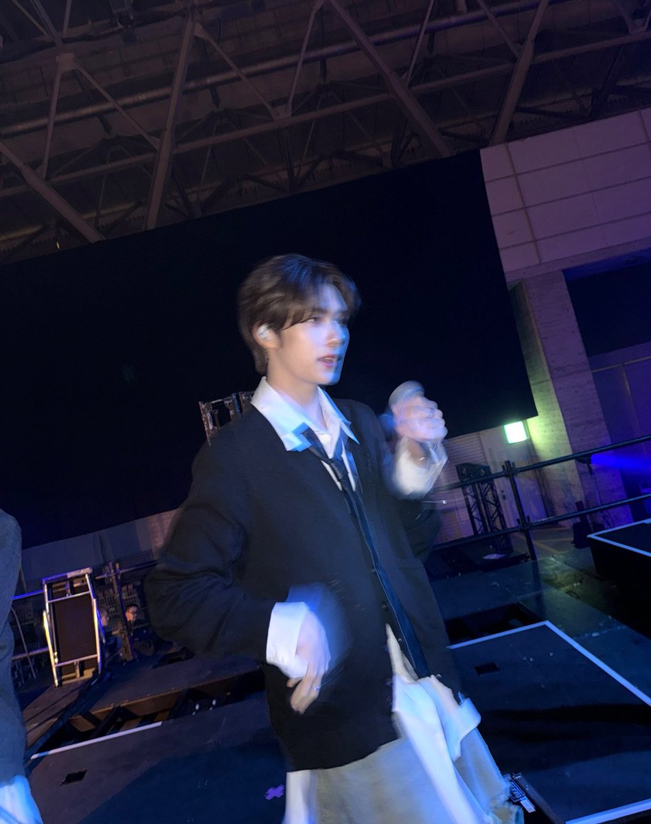 i just played countdown japan and i’m still buzzing, mic in hand, lights everywhere, and i swear i had way too much fun tonight. thank you for the energy, i felt it all.