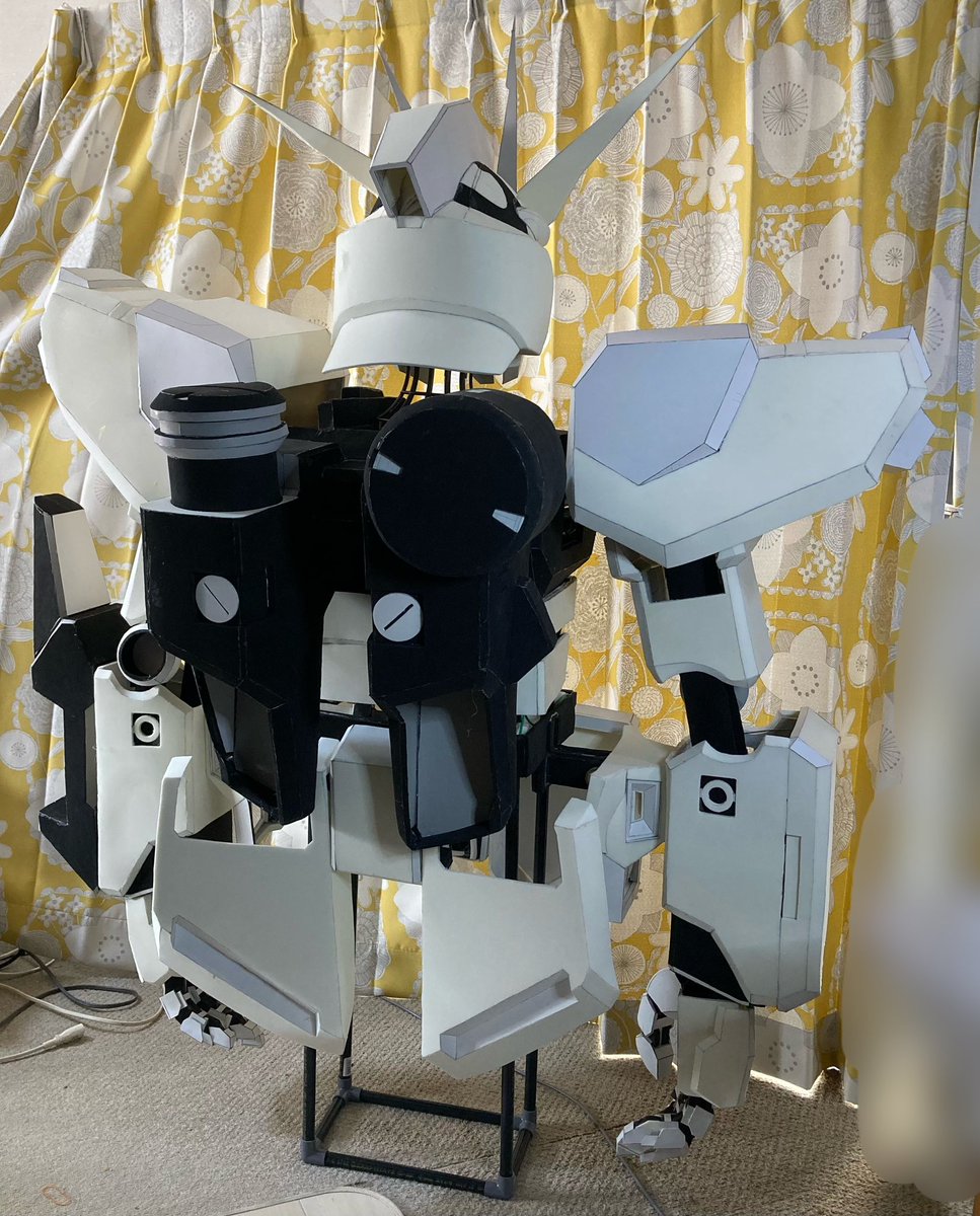 腰まで出来上がったので確認の為に仮組。

なんかこの時点でもうカッコいい🤩