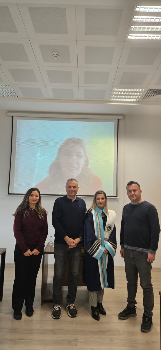 Yüksek lisans öğrencim Duygu KARATLI, yaratıcı okuma etkinliklerinin konuşma becerisine etkisi konulu tezini Prof. Dr. Dilek CERAN ve Prof. Dr. Remzi CAN'a savundu. Duygu, teziyle bilim alanı uzmanı unvanını almayı hakketti. Değerli jüriye teşekkür eder, öğrencimi tebrik ederim.