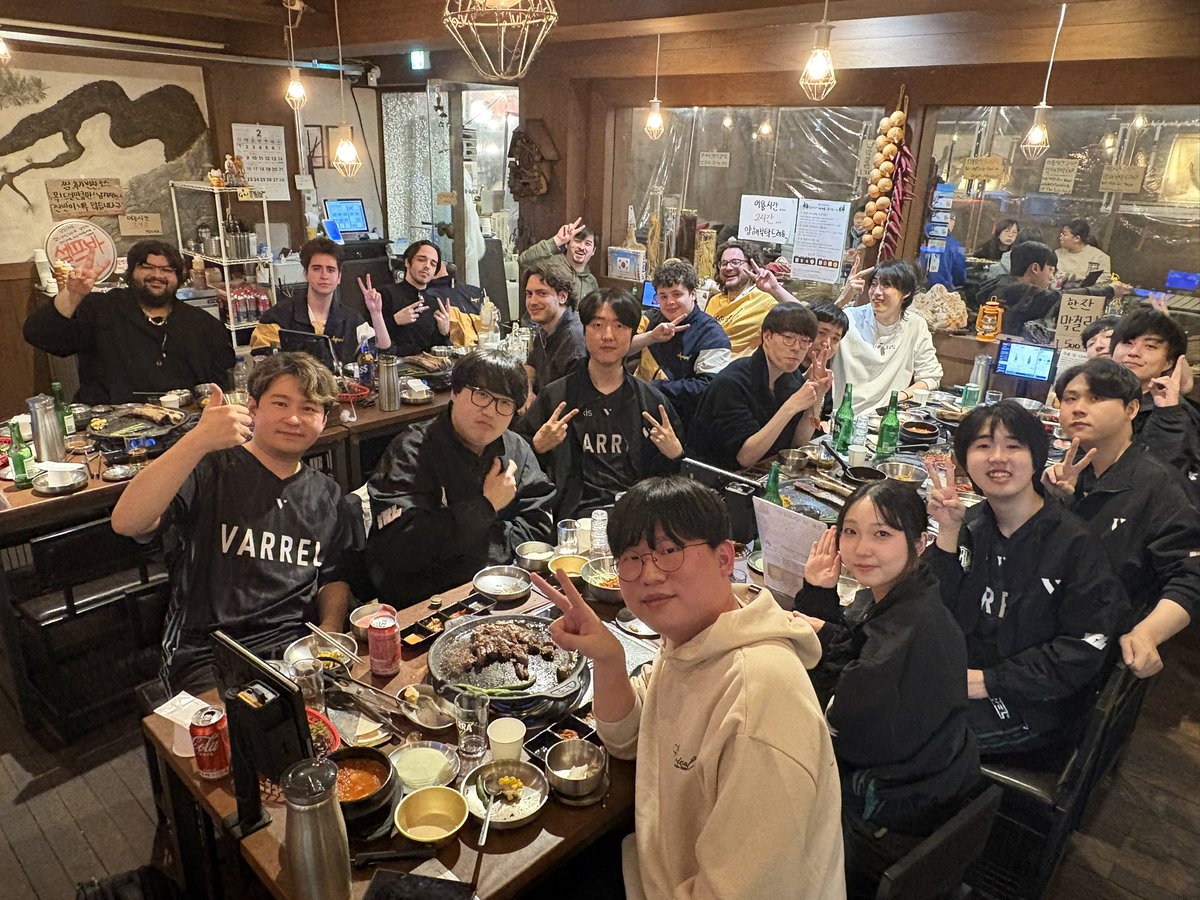 HowardJeong113's tweet image. OVERWATCH DINNER
OWCS Preseason Bootcamp

VARREL x DISGUISED

@_VARREL 
@Disguised 

Good Game everyone!
Looking forward to see you guys at the next global match!

#OWCS #bootcamp