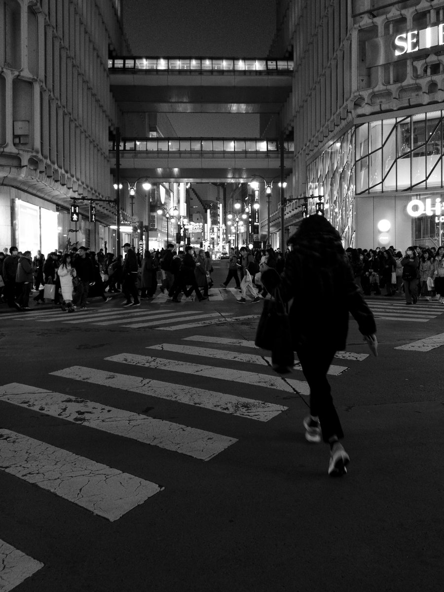 Friday night, Shibuya
Fujifilm Xhalf ACROS film simulation