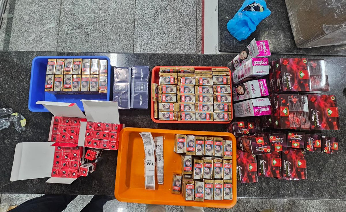cgstcustvm's tweet photo. Customs Thiruvananthapuram Zone foiled 6 smuggling attempts this week, seizing foreign currency worth ₹34.13 Lakhs, gold worth ₹28.54 Lakhs, e-cigarettes worth ₹4.5 Lakhs, and cigarettes worth ₹2.83 Lakhs.

#IndianCustomsAtWork
@cbic_india
@PIB_India https://t.co/0TuOpcqFVT