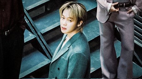 jimin looks sooo good 🫠