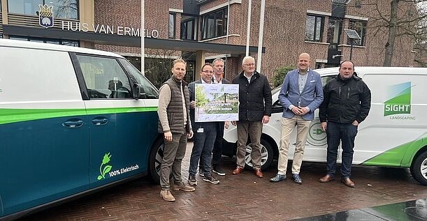 Lokale bedrijven werken aan groener Ermelo

Een Europese aanbesteding voor het vernieuwen van groen en het planten van bomen is afgerond. Twee lokale bedrijven, Loohorst Landscaping en Sight Landscaping, gaan deze werkzaamheden uitvoeren.

ermelovannu.nl/actueel/13743-…

#Ermelo