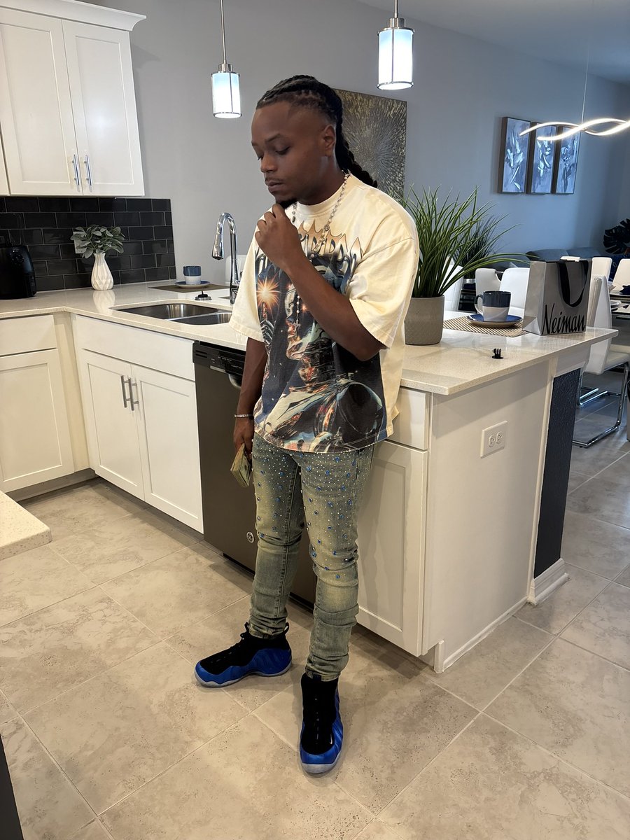 obtrell's tweet photo. Stop tryna keep up crazy man🦅 https://t.co/5X08og7HJP
