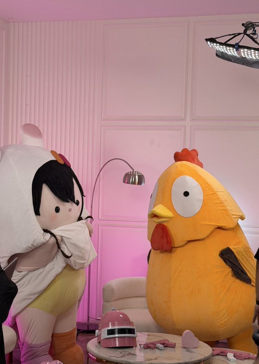 ถึงกับตาเหลือก 5555555555

#เอมี่บอนนี่พับจีบ่