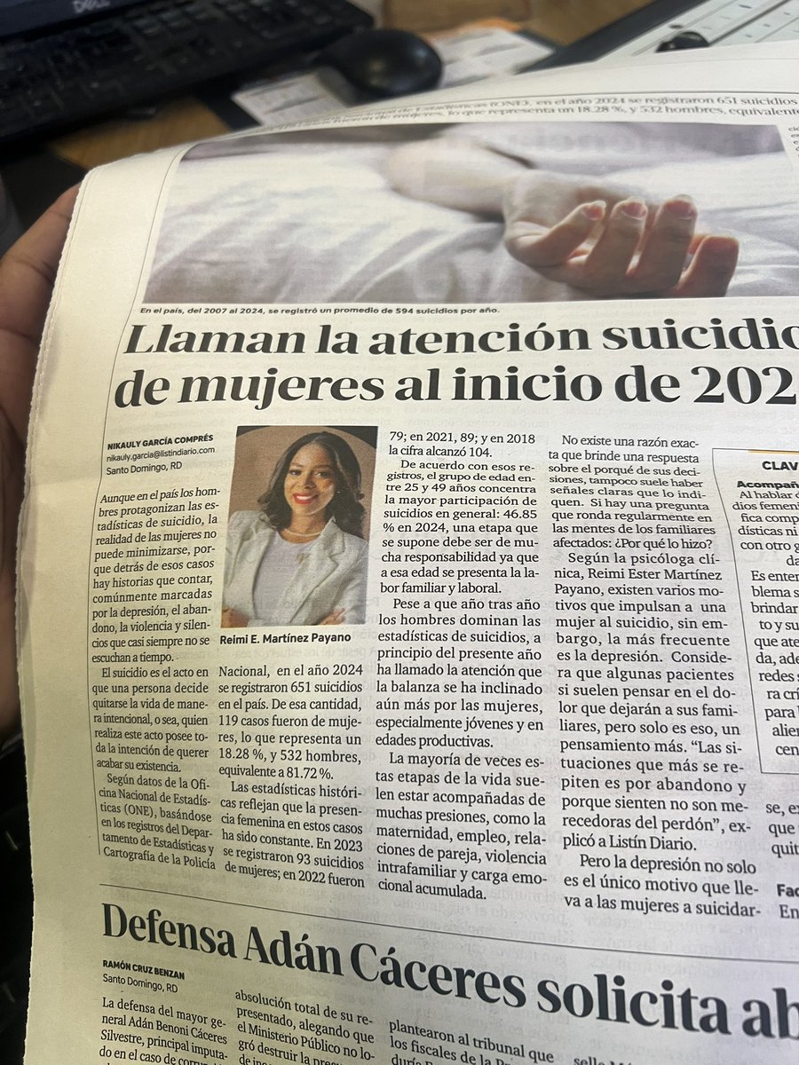 Hay que ser muy hijo de su maldita madre para poner este titular ... o sea que él suicidio solo llama a la atención si se suicidan mujeres, en RD de cada 10 suicidio 9 son hombres. El año pasado hubo más 600 sucidios, 580 fueron hombres.