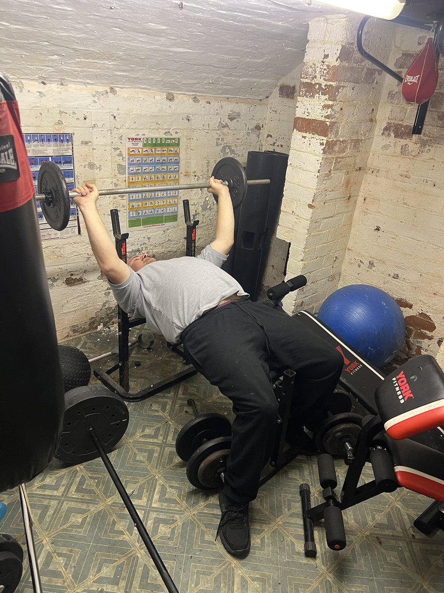 GorillaManFitn1's tweet photo. Training session with Zack Martin and Louis in the Home Gym to finish the day 💪🏋️‍♀️ #homegym #homegymsetup #strengthandconditioning #onetoonetraining #teamgorilla #yorkfitness #communityfitness https://t.co/xKs2HehYtT