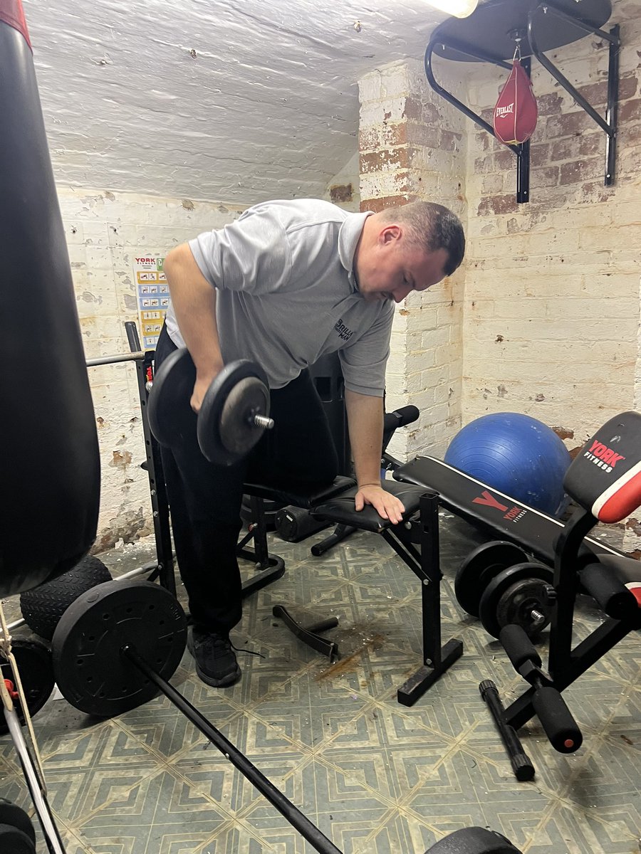 GorillaManFitn1's tweet photo. Training session with Zack Martin and Louis in the Home Gym to finish the day 💪🏋️‍♀️ #homegym #homegymsetup #strengthandconditioning #onetoonetraining #teamgorilla #yorkfitness #communityfitness https://t.co/xKs2HehYtT