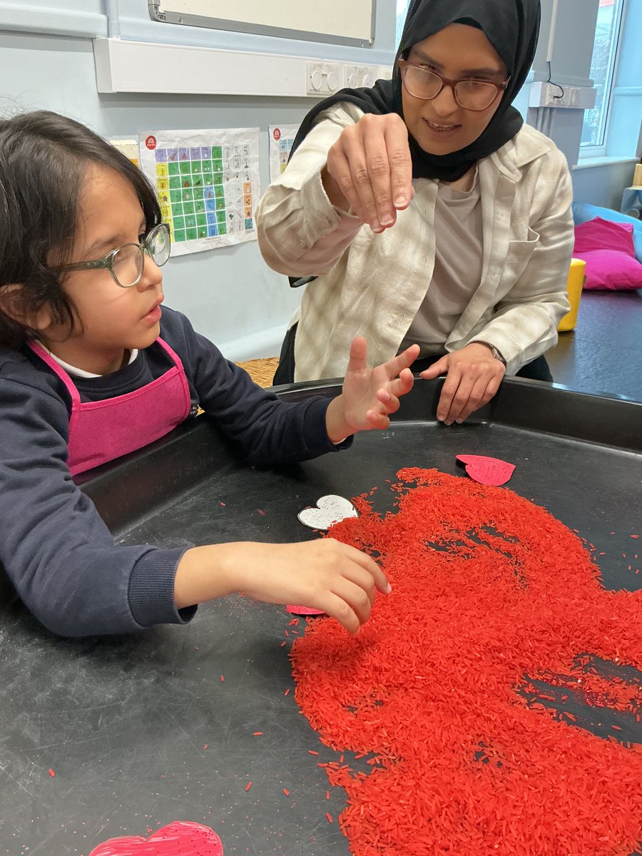 LARavensbourne's tweet photo. We had a lovely Valentines day themed shared learned session today. Some of our families came into school to participate in the session. #valentines #activity #sharedlearning #parents #SENSchool https://t.co/RsKAlZSqnF