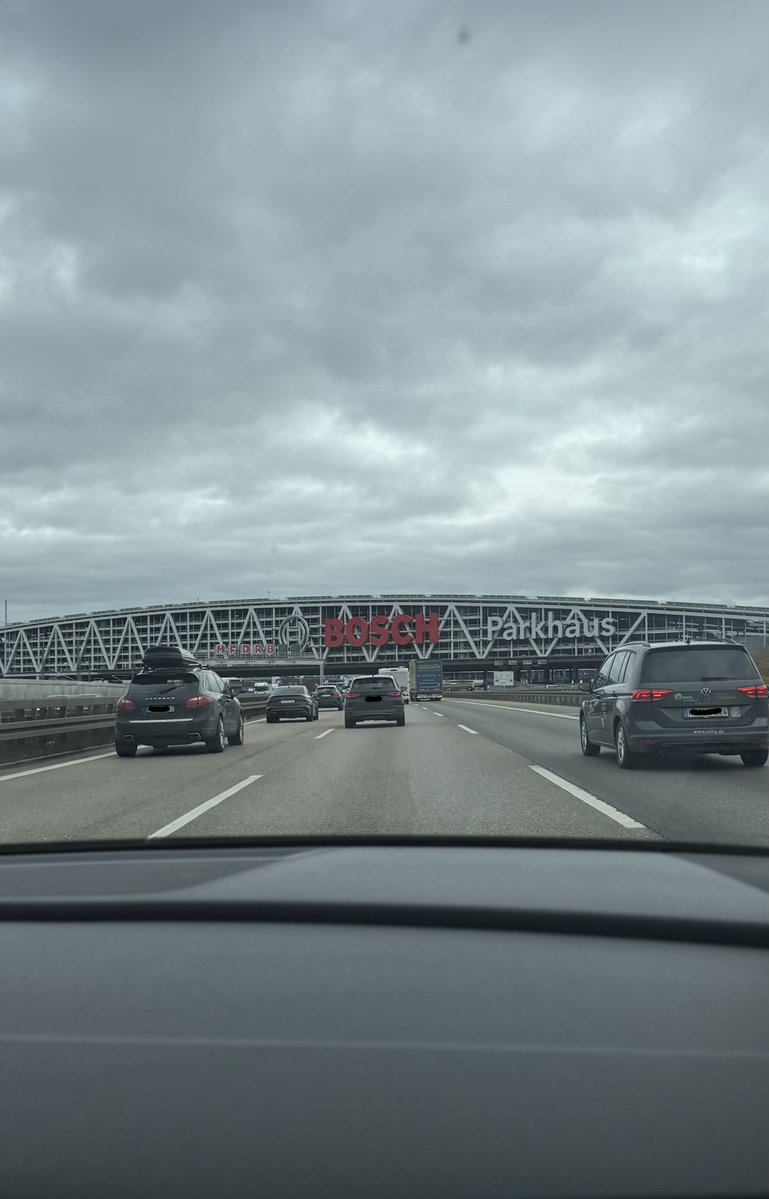 راهی زیادی نمونده.✌🏻
رسیدیم اشتوت!