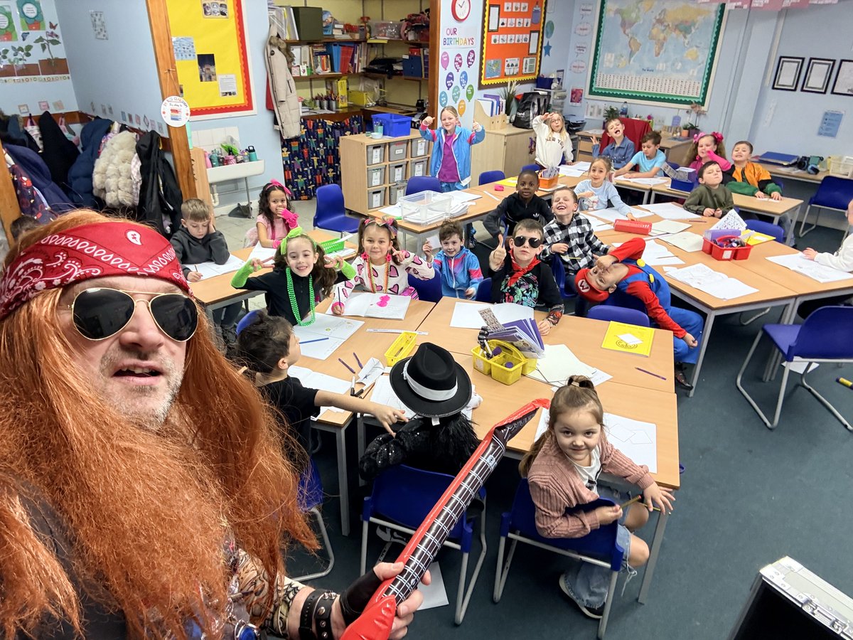NorthlandsPri's tweet photo. Chestnut Class enjoying some decades week fun with Axel Rose πΈ #decadesweek https://t.co/xE74wOUDND