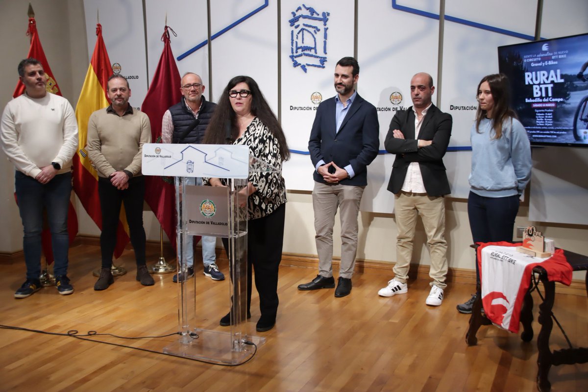 PSOEDip_Va's tweet photo. 🚴‍♂️🚴‍♀️La diputada @lolamayo74 asiste a la presentación del II Circuito Rural BTT Bike que se amplía a 6 pruebas y se consolida como cita imprescindible para los amantes de la bici de montaña en la provincia.

Información e inscripciones: https://t.co/vu638QQZ6y https://t.co/qqmQSlQv0Y
