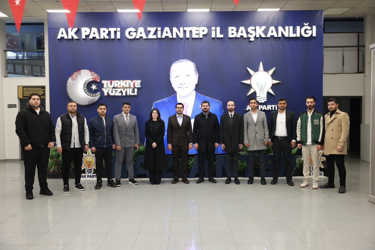 📍Gaziantep’teyiz🙋🏻‍♂️

İl Gençlik Kolları Başkanımız <a href="/avmustafadurmus/">Av. Mustafa Durmuş</a>, İl Gençlik Kolları Tanıtım ve Medya Başkanımız <a href="/yasin_sevdi/">Yasin Tanrısevdi</a> ile birlikte İlçe Gençlik Kolları Tanıtım ve Medya Başkanlarımızla hedef ve ihtiyaçlarımızı istişare ettiğimiz toplantımızı gerçekleştirdik.

Güçlü
