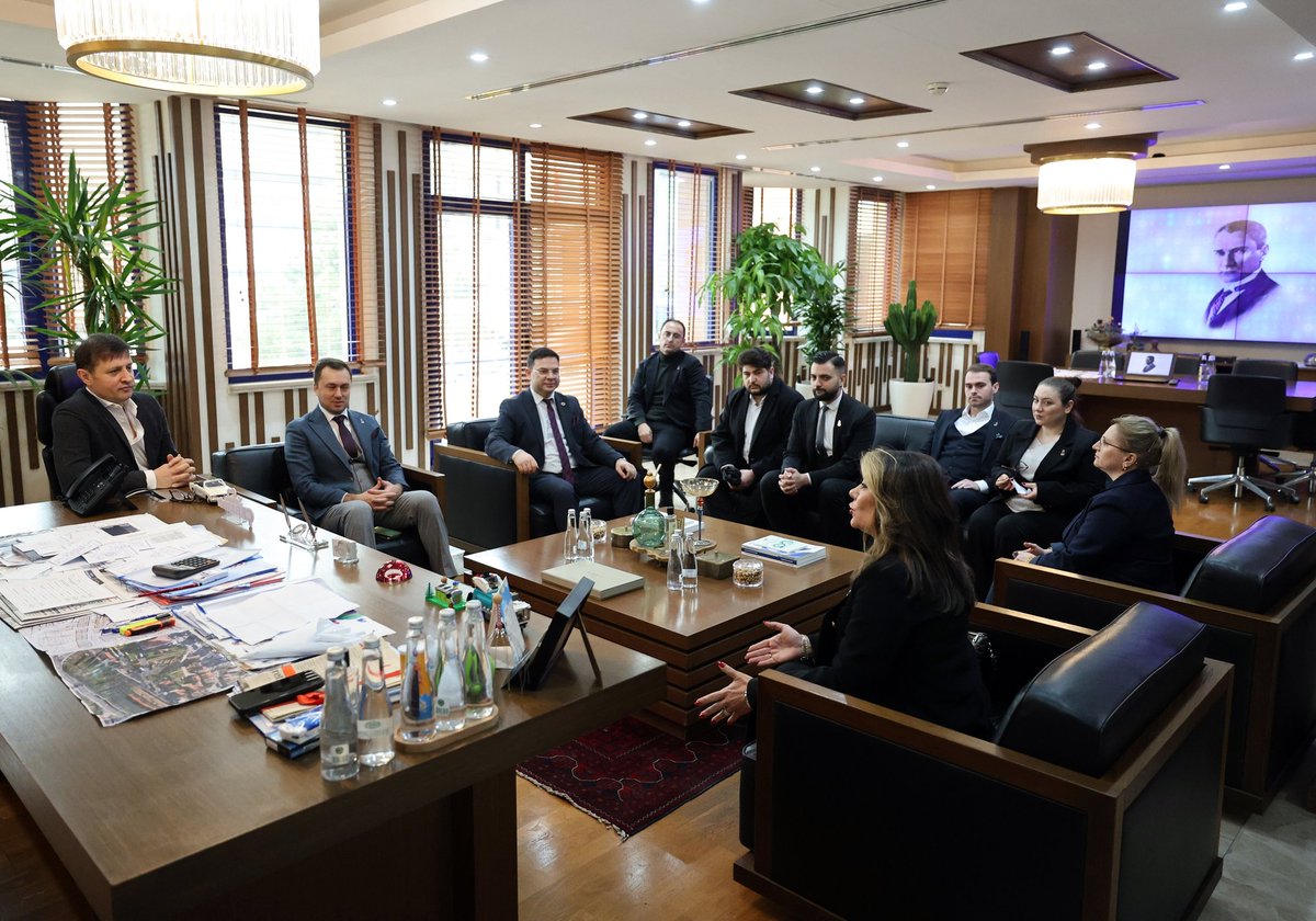 Zafer Partisi olarak;
Çevre, Şehir ve Kültür Politikalarından sorumlu Genel Başkan Yardımcımız Esmaül Hüsna Aslan, Tekirdağ İl Başkanımız Fatih Altıntaş ve il başkanlığı heyetimizle birlikte Çerkezköy Belediye Başkanı Vahap Akay’ı ziyaret ettik.

Gerçekleştirdiğimiz görüşmede