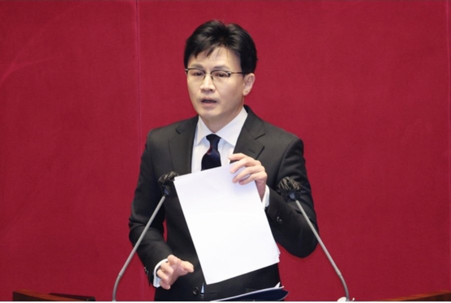 2022년 한동훈 법무장관
"민주당 돈봉투 부스럭 소리'

송영길, 노웅래 결국 모두 무죄.

자 이제 니 대가리까고 붙어보자!!