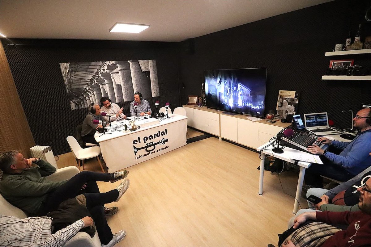 🎙🎺 Larga vida a la radio... Hoy celebramos su Día Internacional con la vista puesta en el miércoles 18 de febrero, cuando empezará la decimoquinta edición de El Pardal Informativo Cofrade.

Ganas de El Pardal, ganas de radio, ganas de Semana Santa 😁